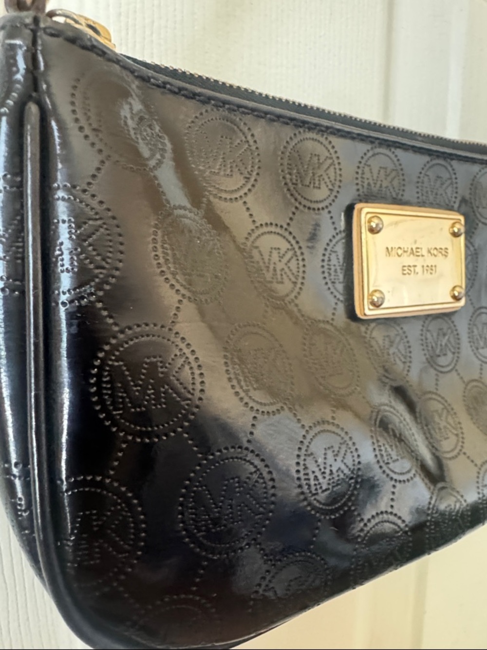 Michael Kors Black Patent Shoulder Bag with Gold Plaque - Picture 2 of 9